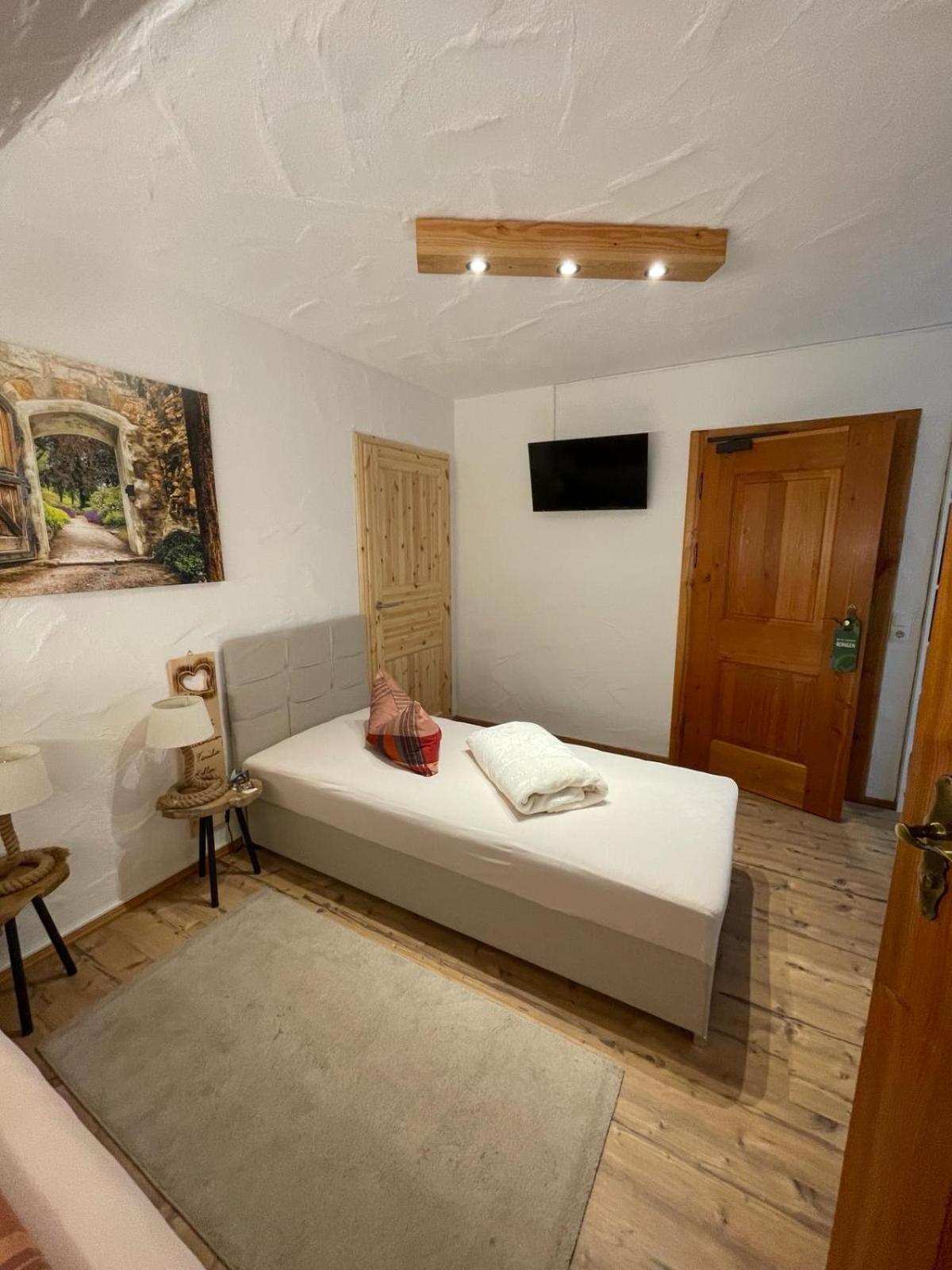 Hotel-Hauensteiner-Hof Bagian luar foto
